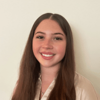 A headshot photo of Alexis