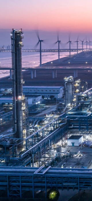 Oil refinery with wind turbines